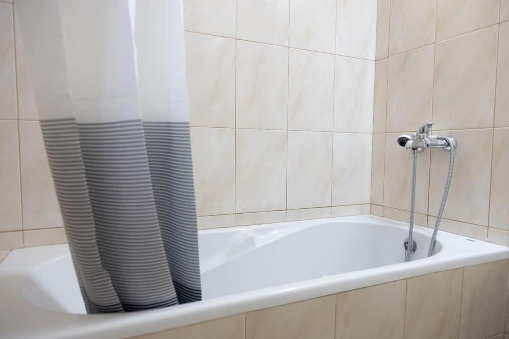 3 Bedroom Apt, Free Wifi & Ac, Cidadela - Lcgr Praia Eksteriør bilde