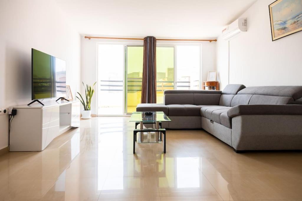 3 Bedroom Apt, Free Wifi & Ac, Cidadela - Lcgr Praia Eksteriør bilde